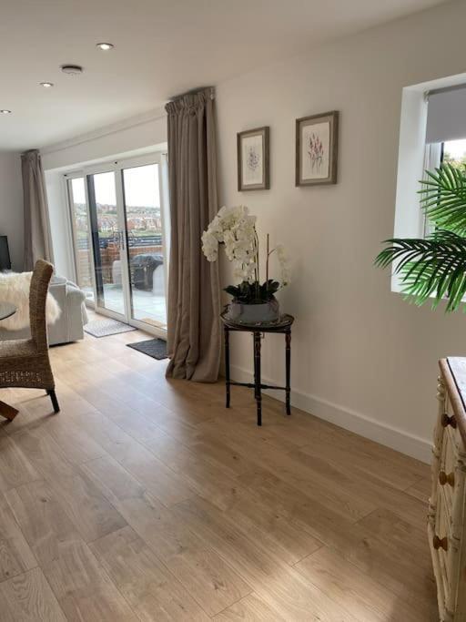 Spacious Studio Cabin With Sea/ Downs Views Sole Use Of Hottub In Seaford Exteriér fotografie