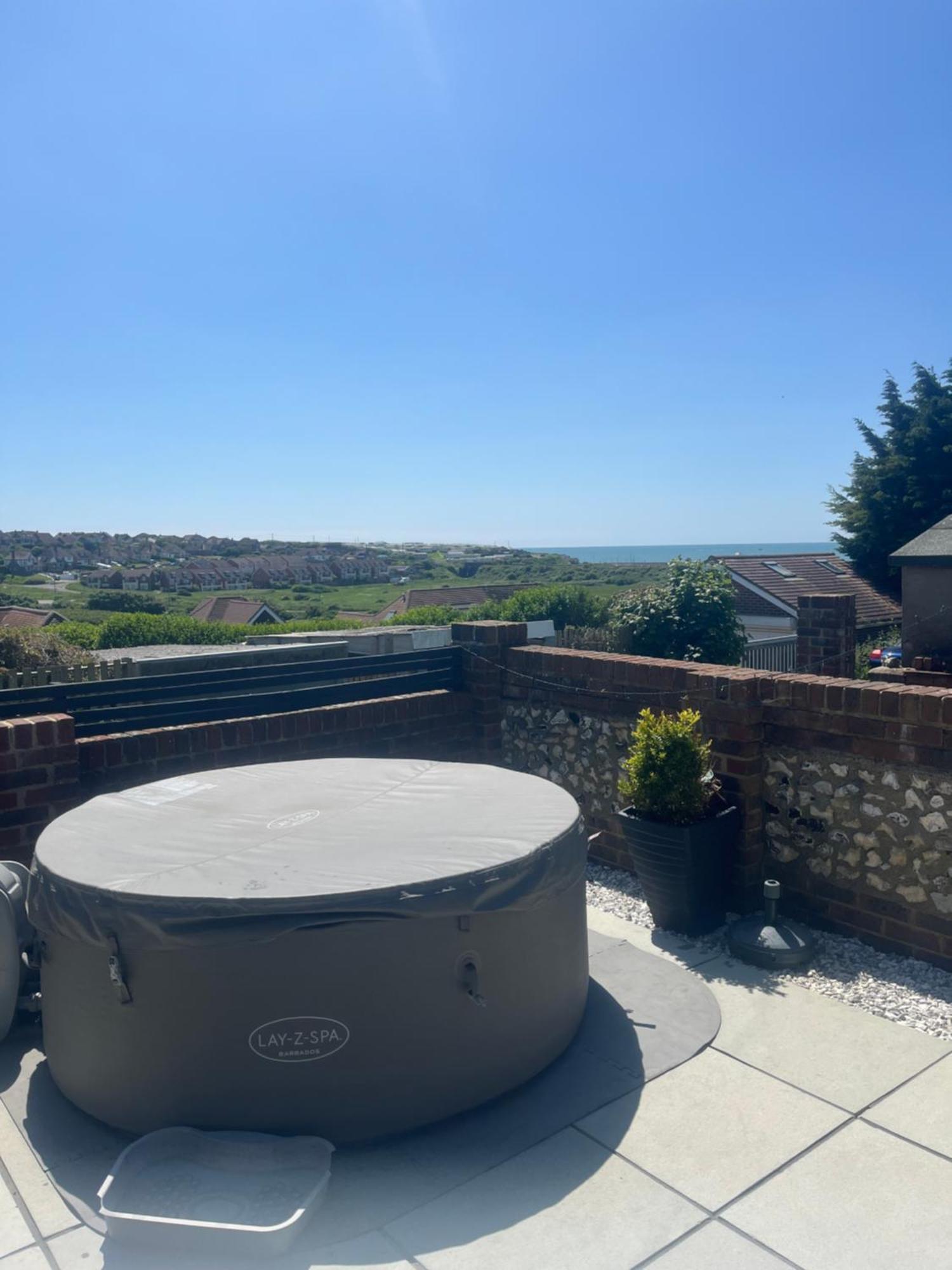 Spacious Studio Cabin With Sea/ Downs Views Sole Use Of Hottub In Seaford Exteriér fotografie