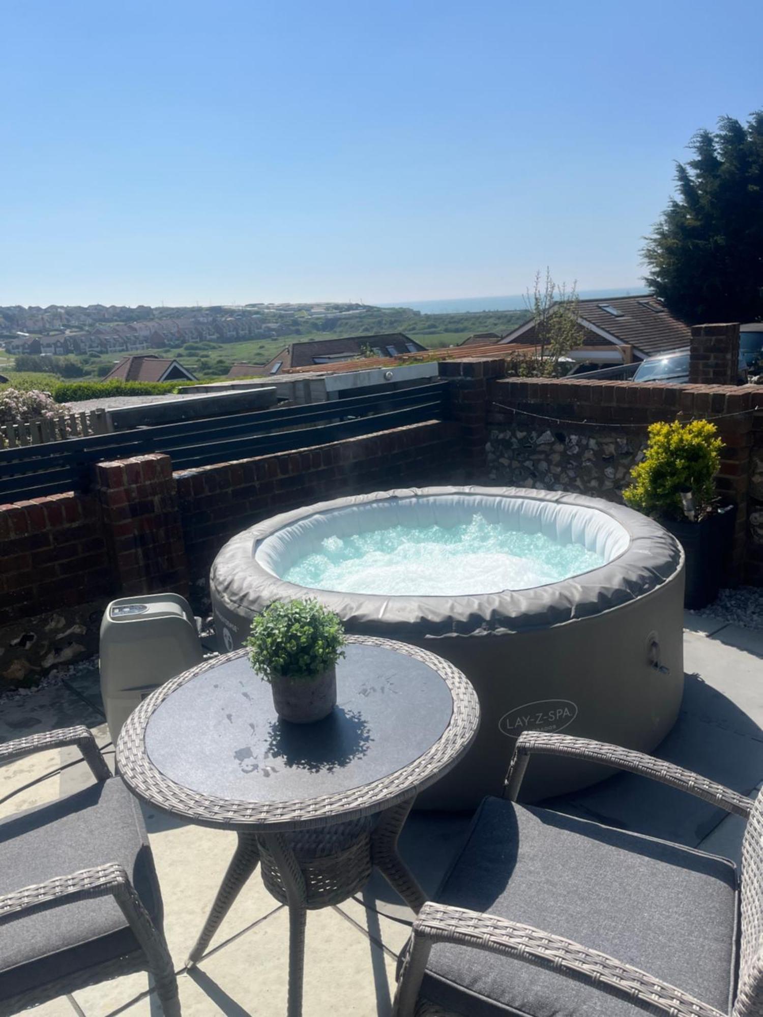 Spacious Studio Cabin With Sea/ Downs Views Sole Use Of Hottub In Seaford Exteriér fotografie